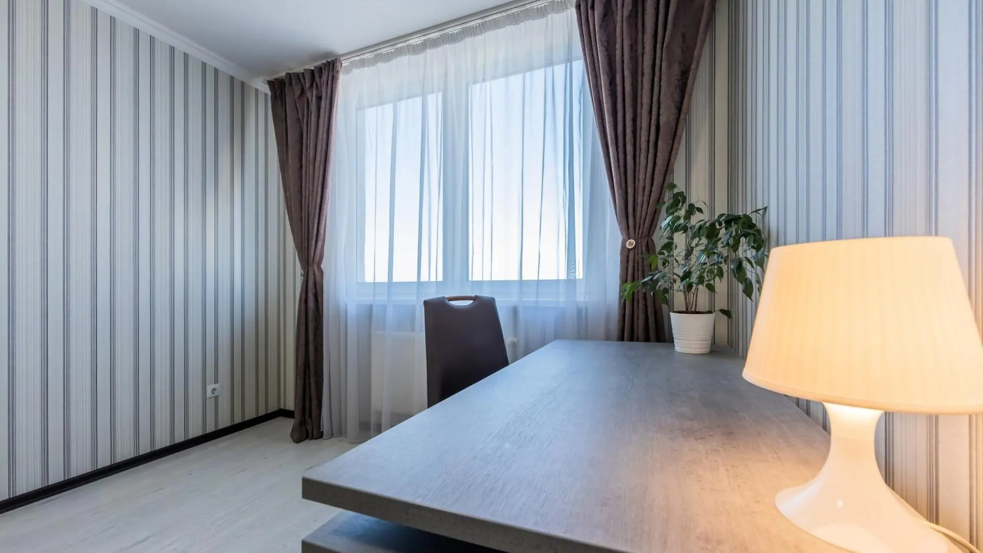 1-К Люкс В 2 Мин Від М Чернігівська Apartment Kyiv 0*,
